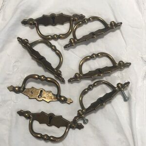 Gorgeous Colonial Drawer pulls - Set of 7. Beautiful rich looking brass.